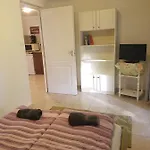 Kriszta Apartmanhaz *