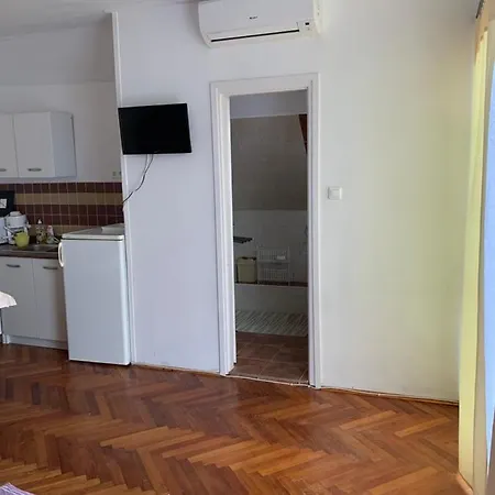 Kriszta Apartmanhaz Balatonlelle