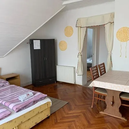 Kriszta Apartmanhaz *