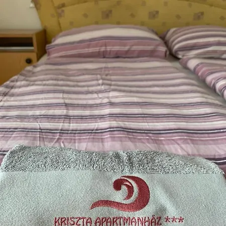 شقة Kriszta Apartmanhaz *