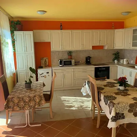דירה Kriszta Apartmanhaz