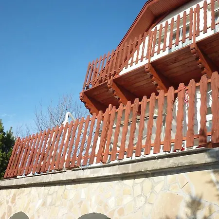 Kriszta Apartmanhaz *