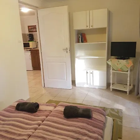 Kriszta Apartmanhaz *