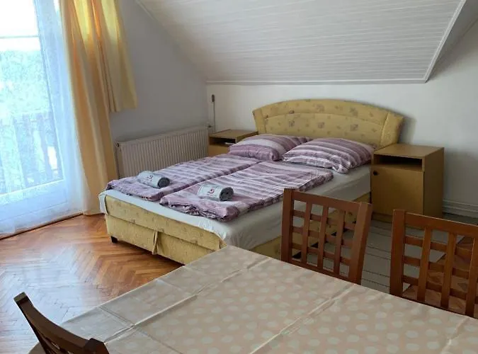 Kriszta Apartmanhaz דירה *