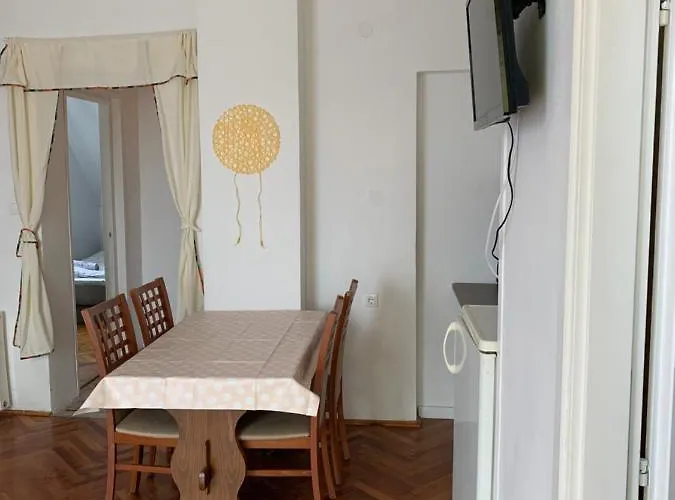 Kriszta Apartmanhaz *