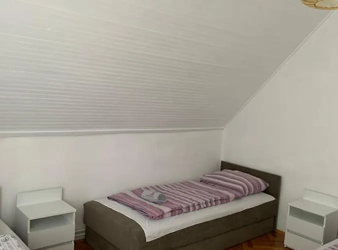 Kriszta Apartmanhaz דירה