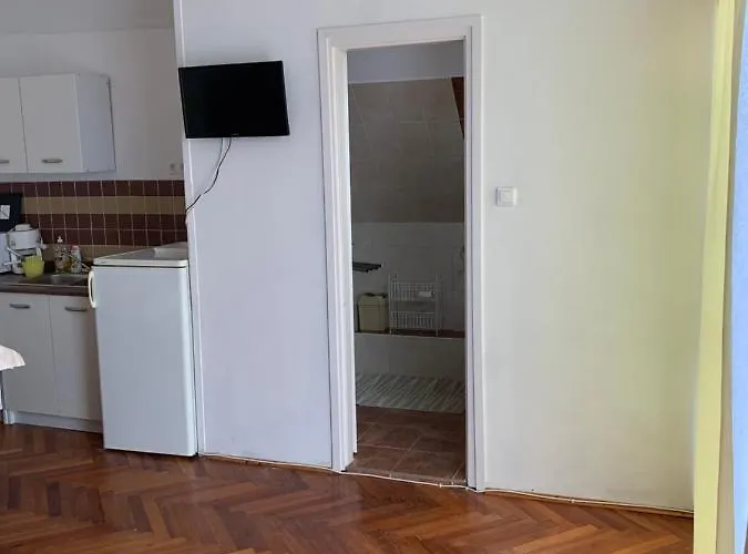 Kriszta Apartmanhaz Balatonlelle