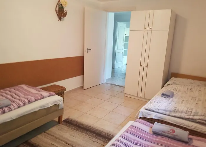 Kriszta Apartmanhaz דירה בלטונללה