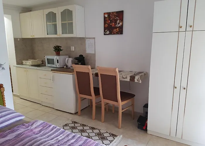 Kriszta Apartmanhaz * בלטונללה